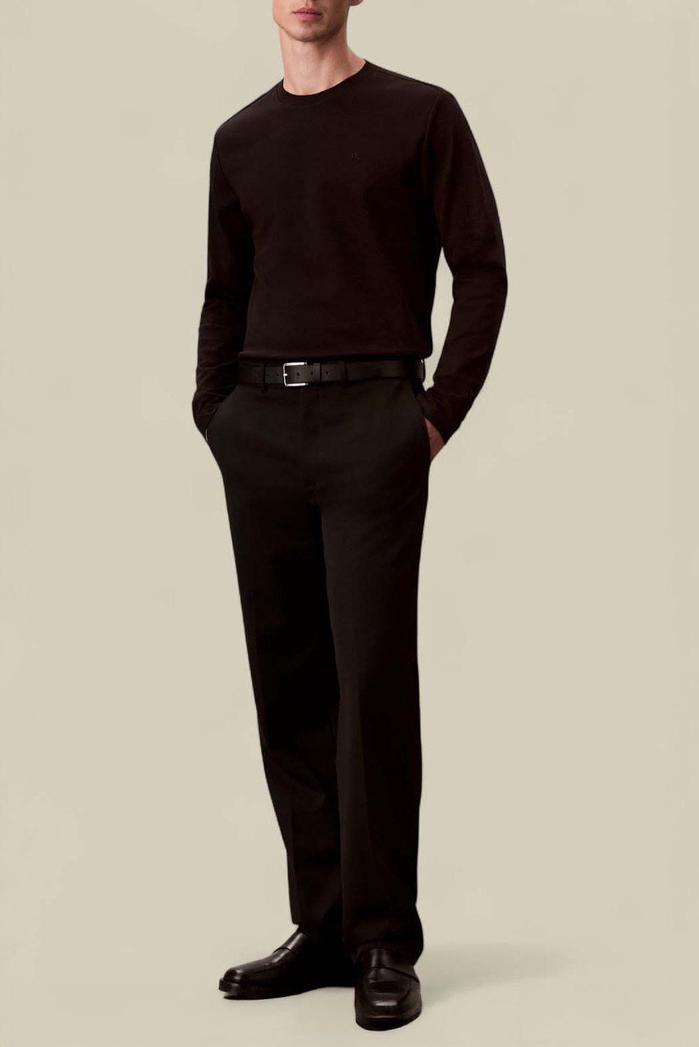 תמונת כל הלוק של חולצת טי שרוול ארוך